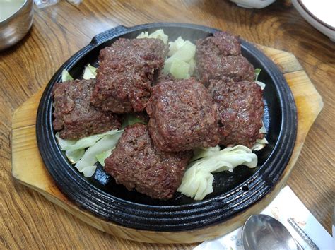 담양 떡갈비: 전통의 맛과 현대의 변주