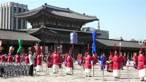 우에바 아야: 일본 문화와 한국 문화의 교차점에서